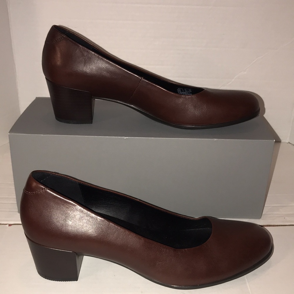 New Ecco Plain Pump -Burgundy - image 2
